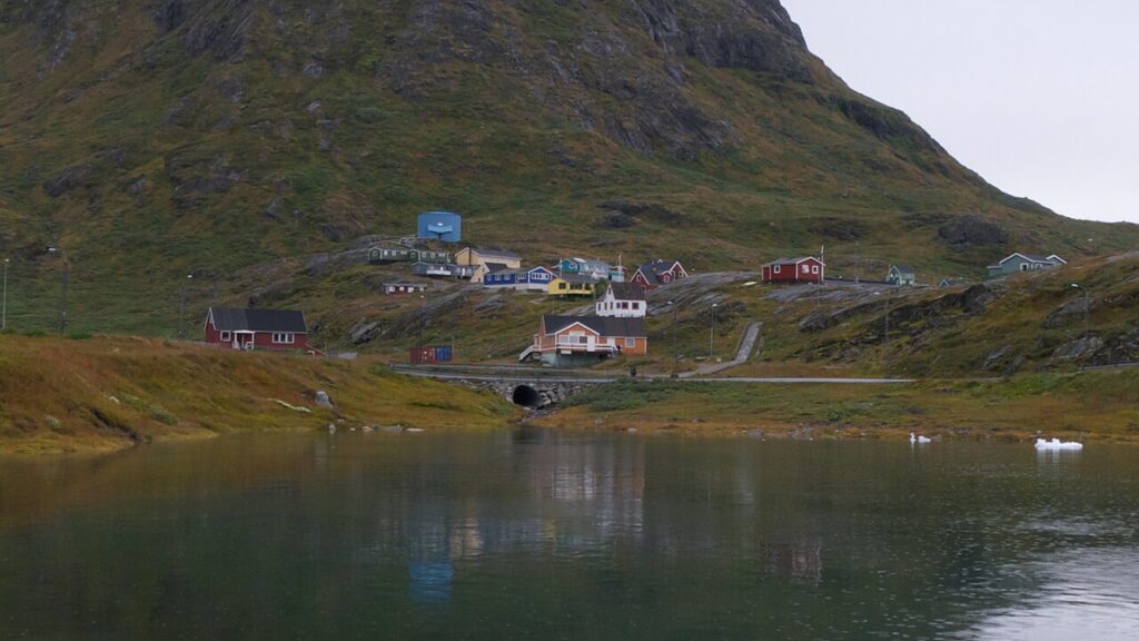 Huse langs vandet i Narsaq