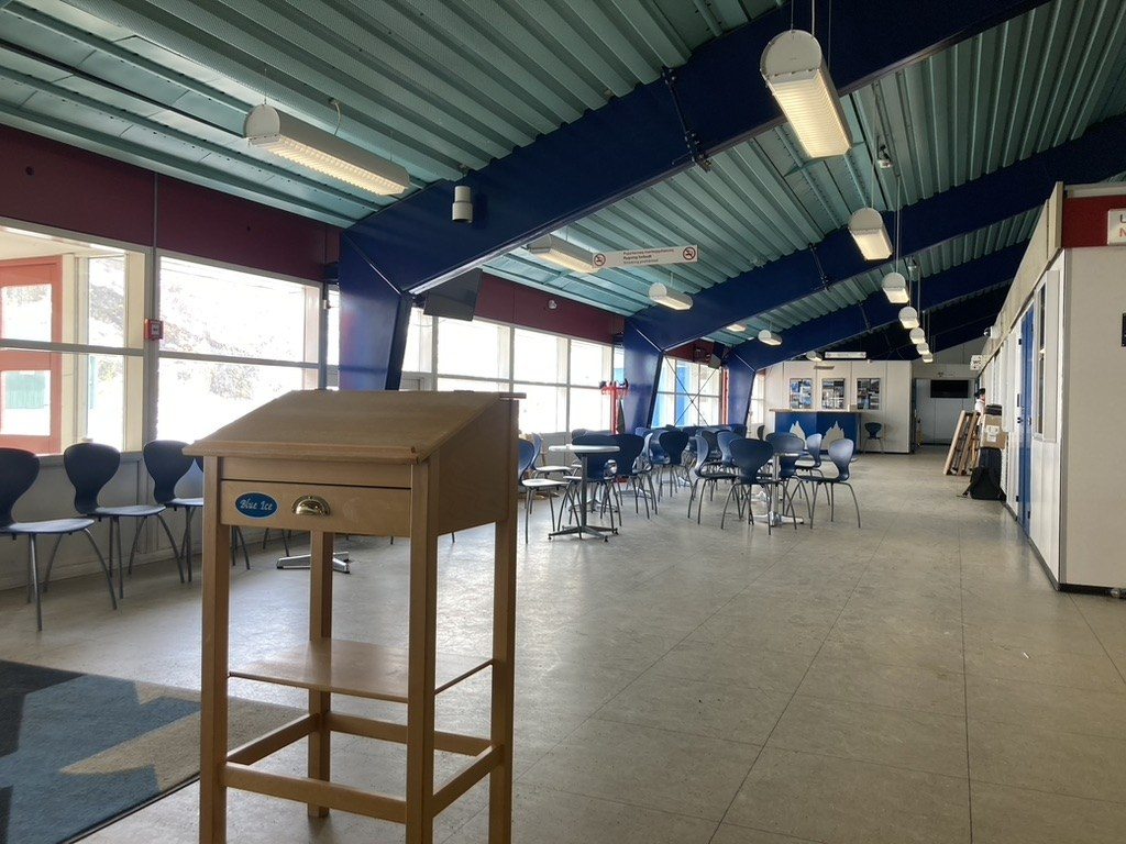 Inde i Narsarsuaq Lufthavn