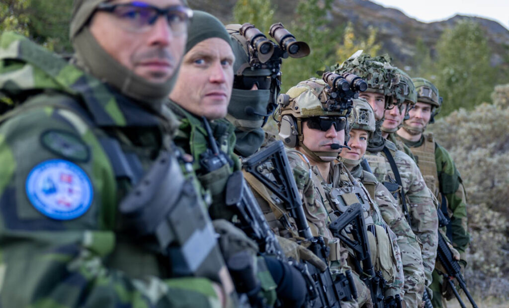 Soldater samlet under Arctic Shield