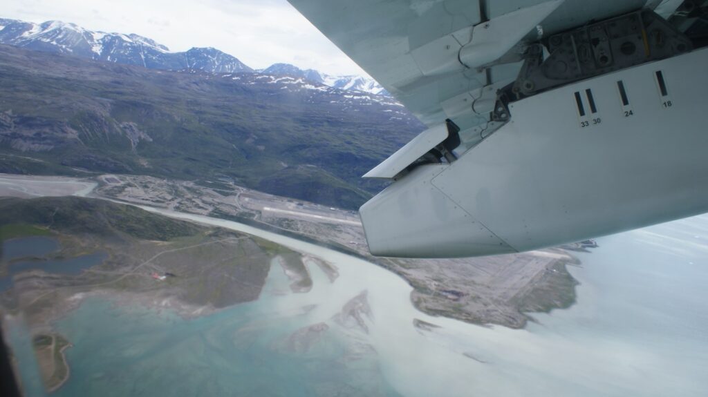 Narsarsuaqs landingsbane og elv set fra et fly